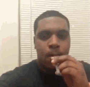 看到别人吐烟圈吐出一个水母来,好酷炫的感觉!